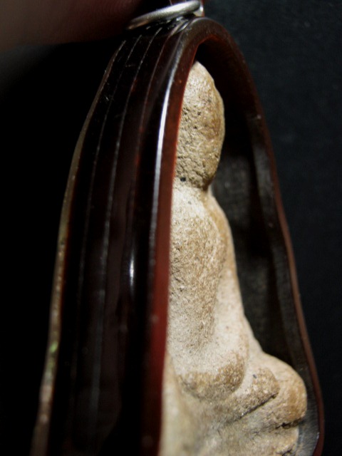 พระนางเขาหลวง เนื้อดิน กรุเขาหลวง จ.สุโขทัย มีเลี่ยมพลาสติกเปิดหน้าปิดหลัง