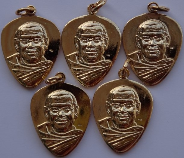  เหรียญเศรษฐี"เงินไม่ขาดบ้าน" ***** 20 เหรียญแถมเหรียญไสยสาสน์ เคาะเดียว650