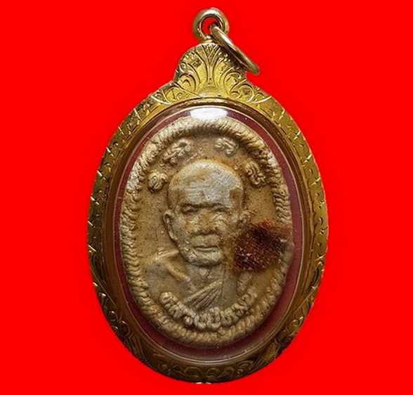 พระผงยันต์ดวงเศรษฐี เลี่ยมทองคำแท้กันน้ำพร้อมใช้ เตลือบแชลคติดจีวร พระสวยคม เกลียวเต็มตามภาพครับท่าน