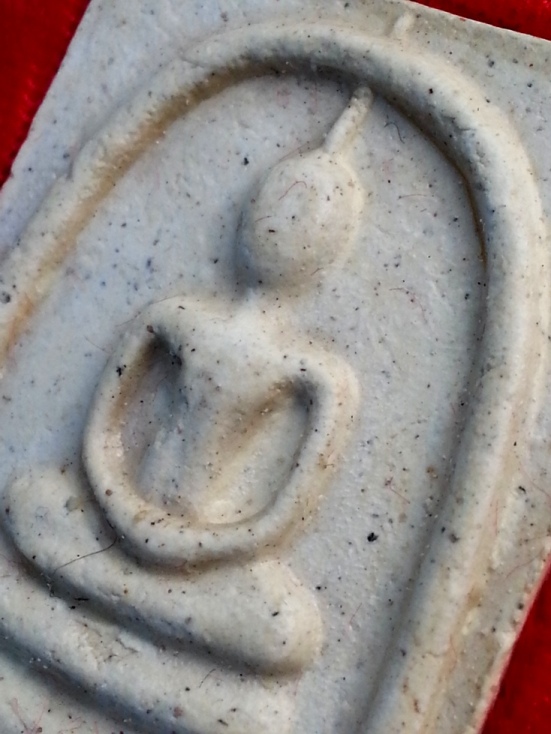 พระสมเด็จวัดระฆังฯรุ่น 214 ปีเกิด พ.ศ.2545 (พิมพ์ใหญ่ทรงนิยม) "เกศเอียงทะลุซุ้ม" พร้อมกล่องเดิม # 2