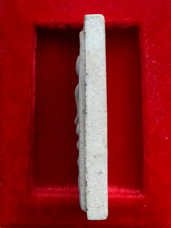 พระสมเด็จวัดระฆังฯรุ่น 214 ปีเกิด พ.ศ.2545 (พิมพ์ใหญ่ทรงนิยม) "เกศเอียงทะลุซุ้ม" พร้อมกล่องเดิม # 2