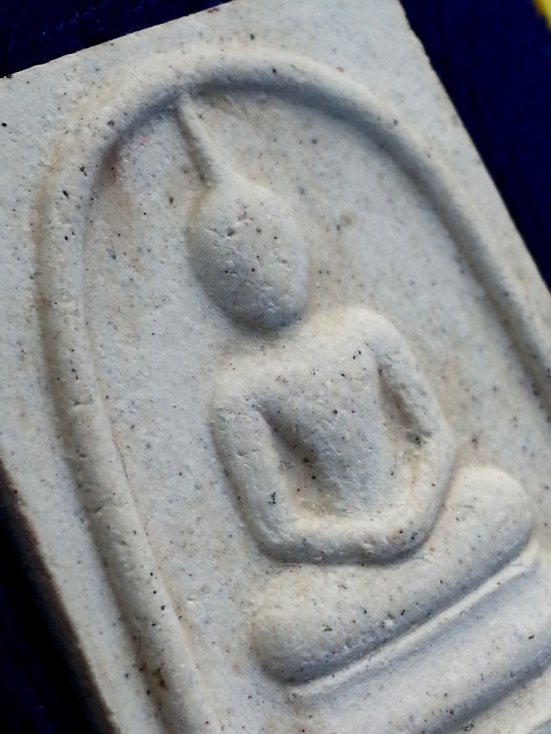 พระสมเด็จวัดระฆังฯ รุ่น 214 ปีเกิด พ.ศ.2545 (พิมพ์พระประธาน) "เกศจรดซุ้ม" หลังตรายางๆ พร้อมกล่องเดิม