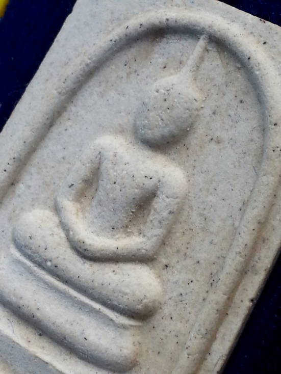 พระสมเด็จวัดระฆังฯ รุ่น 214 ปีเกิด พ.ศ.2545 (พิมพ์พระประธาน) "เกศจรดซุ้ม" หลังตรายางๆ พร้อมกล่องเดิม