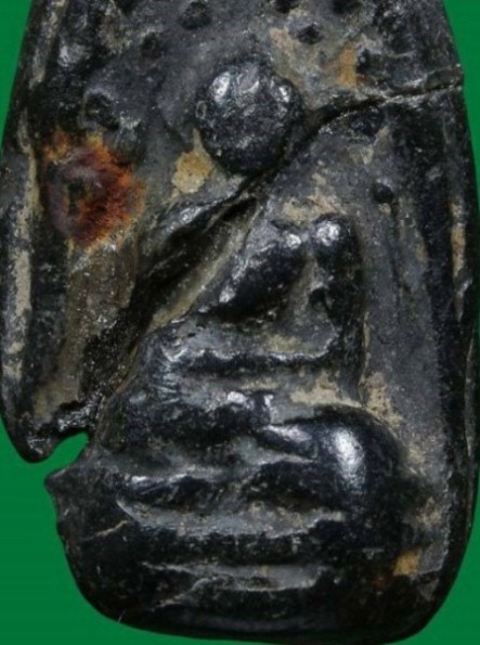 ชิ้นส่วนด้านหน้าพระกริ่งคลองตะเคียน เนื้อดิน จ.อยุธยา