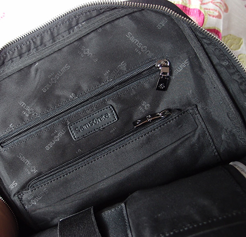 ตัดใจขาย!! เป้ Samsonite ของแท้ สะพายหลัง หนังสีดำและไมโครไฟเบอร์ ป้ายโลโก้โลหะหรูหรา