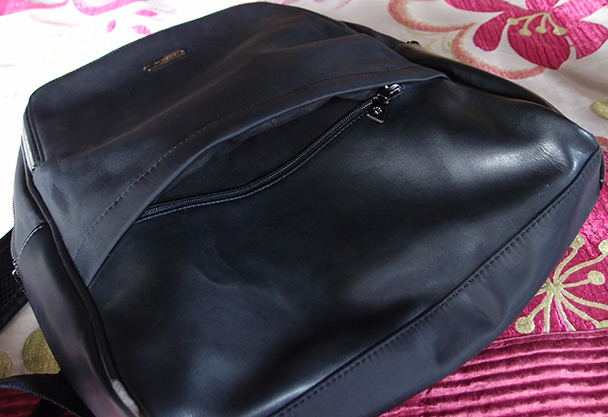 เป้ Samsonite ของแท้ สีดำ สะพายหลัง ราคา 387 US ก็ประมาณ 12,000 บาทไทย / ปล่อยต่อเคาะเดียวถูกๆ