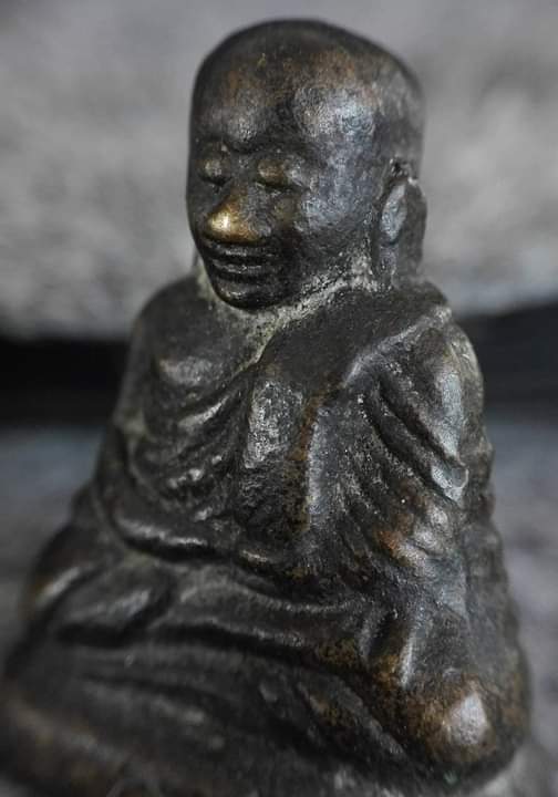 หลวงพ่อเงิน ปืนแตก เศียรกลม หน้านิยมสุดๆ หล่อเต็มสูตร แท้ๆหาชมยากขึ้นทุกวัน รับประกันแท้จบครับ