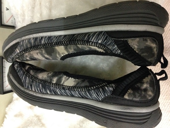 รองเท้า slip on เบอร์ 40 ยาว 25.5 cm ราคาพร้อมจัดส่งครับ