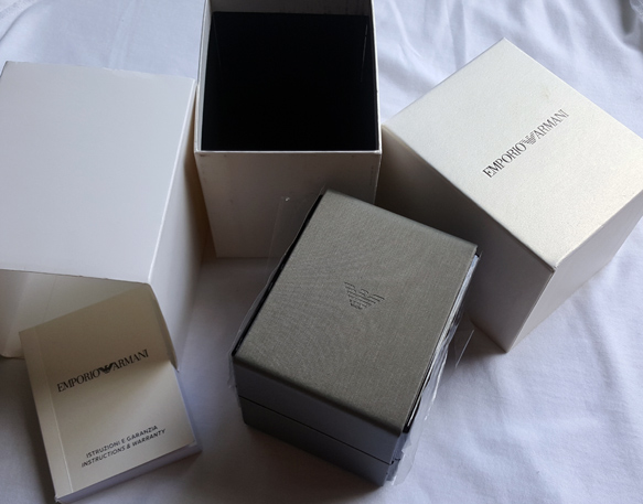 นาฬิกา Emporio Armani ของแท้ รุ่นใหม่คอลเลคชั่นล่าสุด ยกชุดรวมทั้งกล่องและคู่มือ