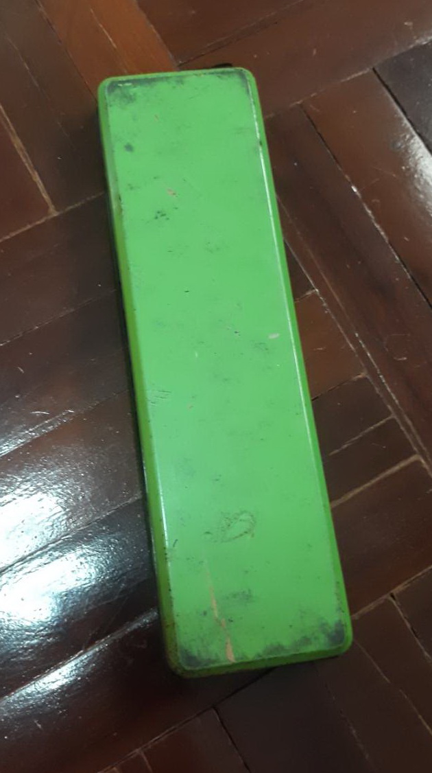 ดินสอดำ VENUS พร้อมกล่องสังกะสี 12 แท่ง