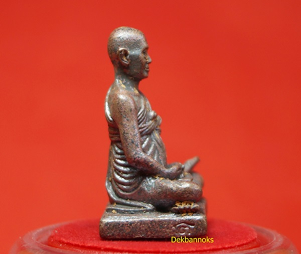 พระรูปเหมือนสมเด็จพระพุฒาจารย์(โต พรหมรังสี) พิมพ์หล่อใหญ่ เนื้อนวะ ผิวเดิม ดินไทย พร้อมกล่องเดิม