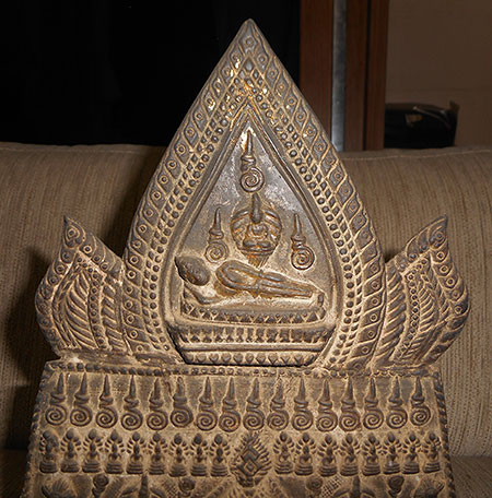 พระแผงบูชา ปางปฐมเทศนา ฐานกว้าง 9 นิ้ว สูง 14.5 นิ้ว