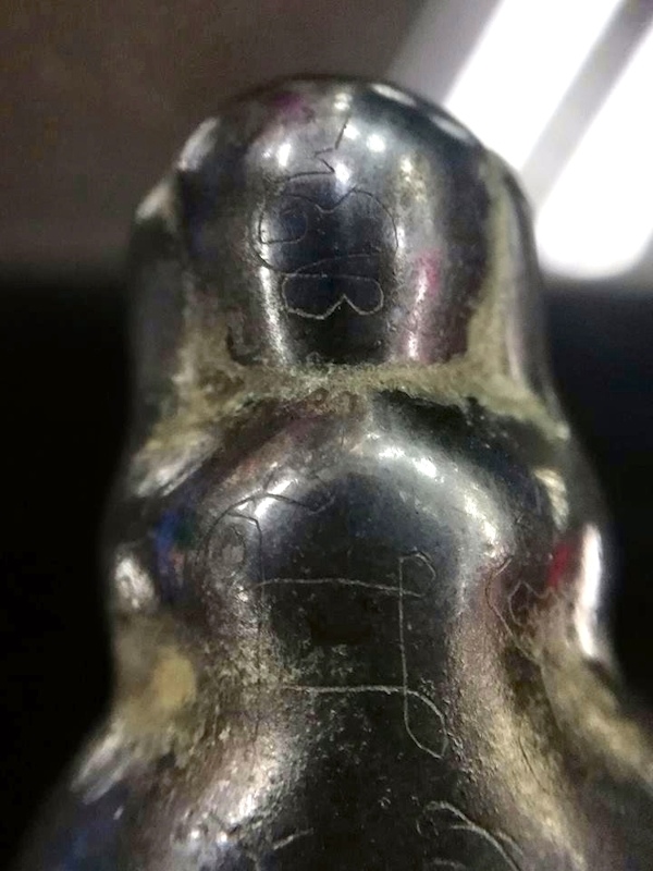 พระปิดตา หลวงปู่จันทร์ วัดบ้านยาง จ.นครปฐม พิมพ์หูกระต่าย เนื้อเมฆพัด