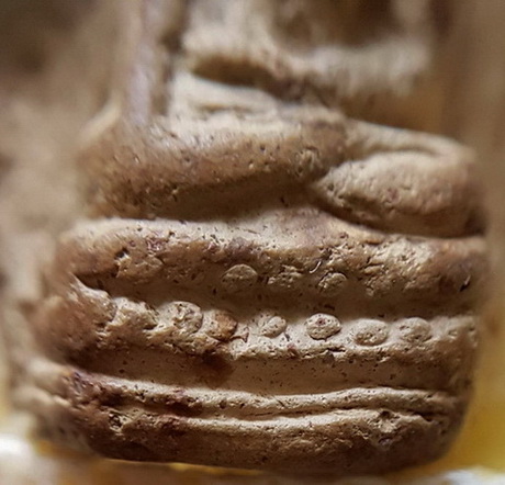 พระคงกรุเก่า พระยอดนิยมสกุลลำพูนฟอร์มตรงองค์ล่ำหนา ตำหนิชัดเจน พระปิ่นเดิมด้างขวาองค์พระ รับประกันแท