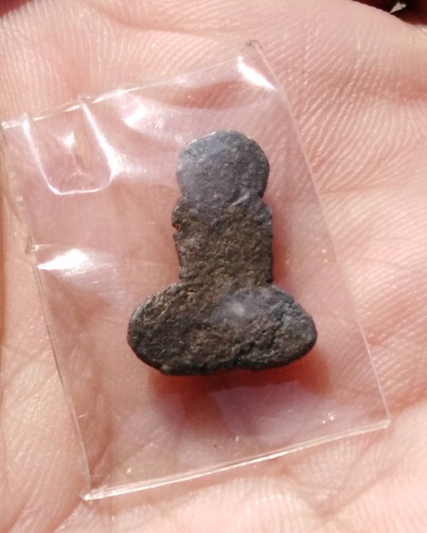 พระปิดตานะหัวเข่า หลวงปู่เอี่ยม สุวณฺณสโร วัดหนังราชวรวิหาร กทม.เนื้อชิน