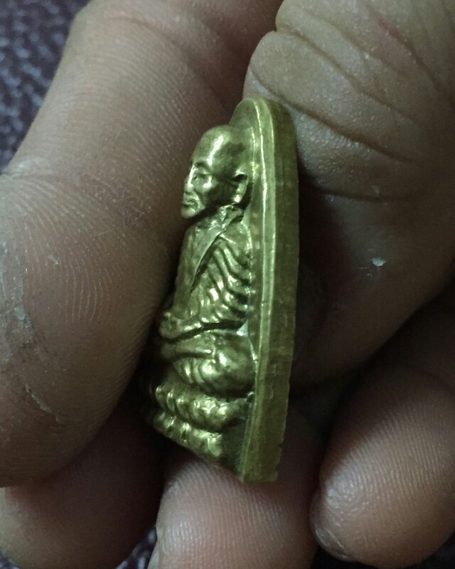 หลวงปู่ทวดพิมพ์เตารีด วัดช้างให้ ปี 24 หลังตัวหนังสือ(บล็อกนิยม 3จุด) เนื้อทองเหลือง จ.ปัตตานี 