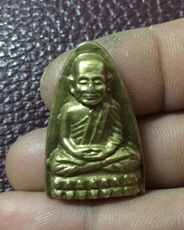 หลวงปู่ทวดพิมพ์เตารีด วัดช้างให้ ปี 24 หลังตัวหนังสือ(บล็อกนิยม 3จุด) เนื้อทองเหลือง จ.ปัตตานี 