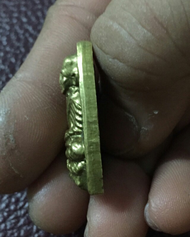 หลวงปู่ทวดพิมพ์เตารีด วัดช้างให้ ปี 24 หลังตัวหนังสือ(บล็อกนิยม 3จุด) เนื้อทองเหลือง จ.ปัตตานี 