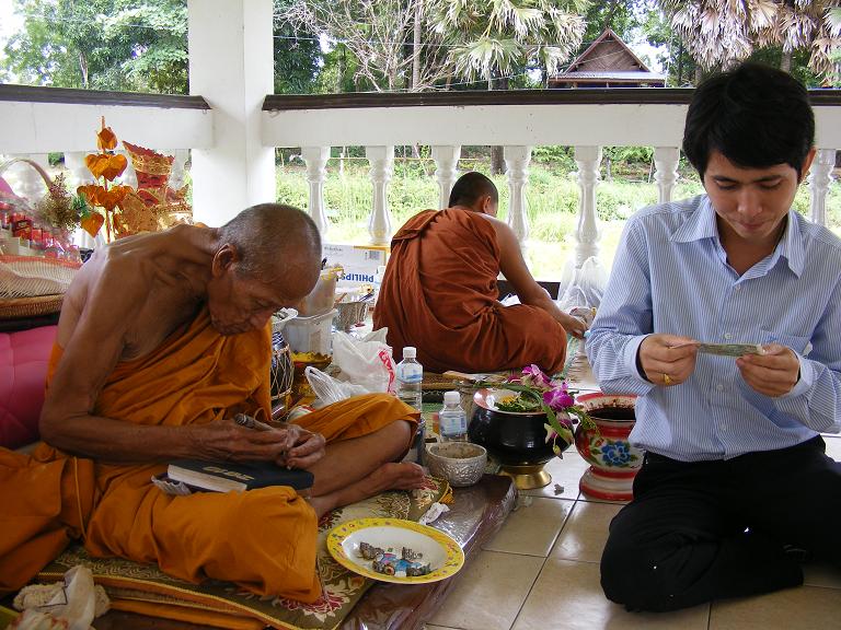 พระกริ่งอุปคุตแบ่งลาภ หลวงปู่คำบุ คุตฺตจิตฺโต วัดกุดชมพู จ.อุบล รุ่นแรก