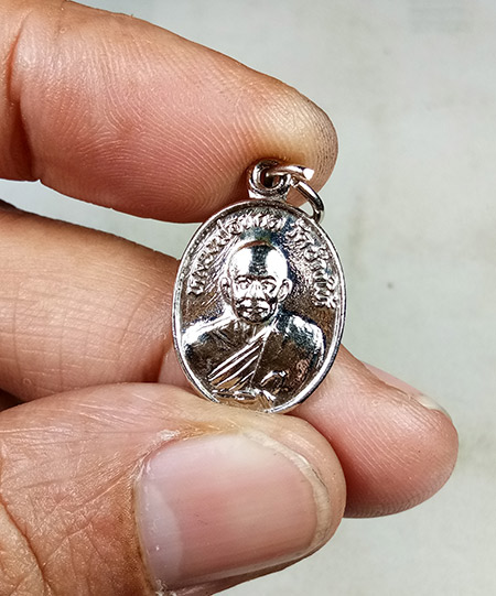 เหรียญเม็ดแต่ง หลวงปู่ทวดหลังพระอาจารย์ทิม วัดช้างไห้ จ.ปัตตานี (( 3 เหรียญ ))