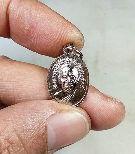 เหรียญเม็ดแต่ง หลวงปู่ทวดหลังพระอาจารย์ทิม วัดช้างไห้ จ.ปัตตานี (( 3 เหรียญ ))