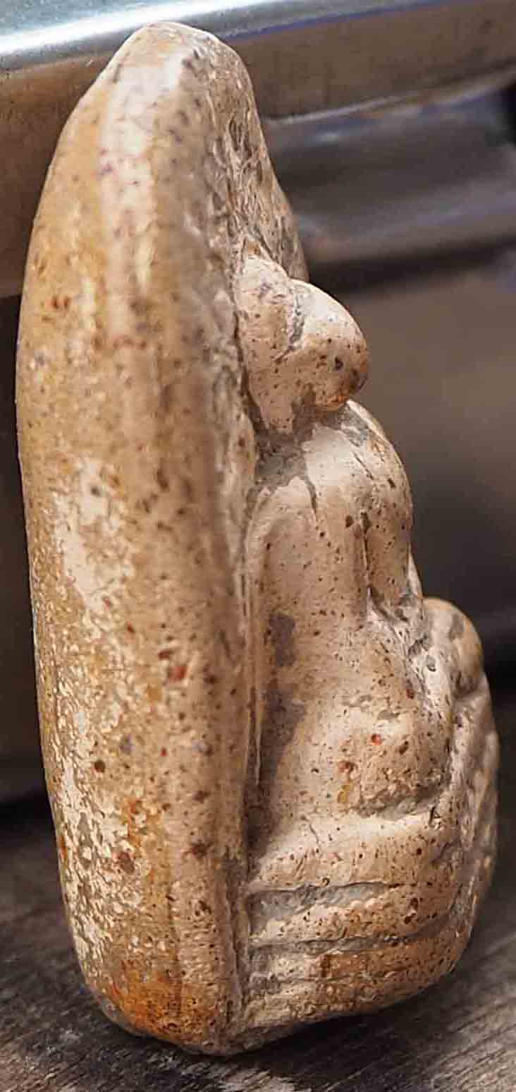 พระคงกรุเก่า ลำ่หนาหลังอูม ฟอร์มตรงสวย พระแท้ 1300 ปีเป็นอย่างน้อยหายากครับท่าน