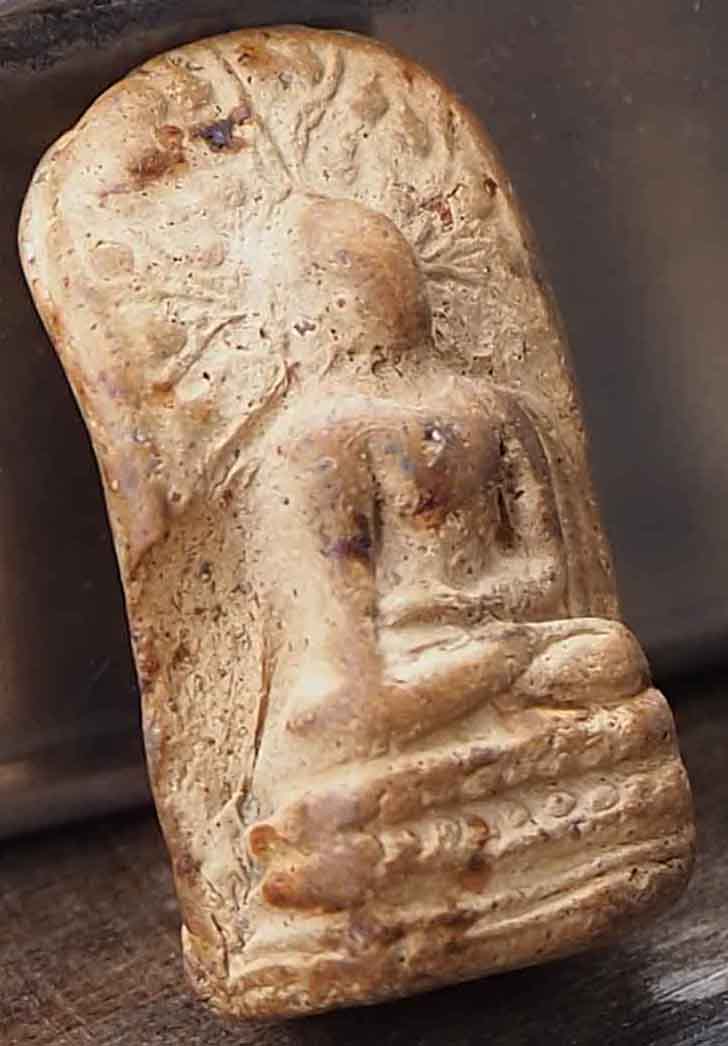 พระคงกรุเก่า ฟอร์มตรงสวย พระแท้ 1300 ปีเป็นอย่างน้อยหายากครับท่าน บิ่นเดิมจากกรุครับท่าน