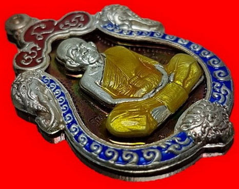 เหรียญ รุ่นเลื่อนขั้น ๙๑ หลวงพ่อคูณ ปริสุทโธ วัดบ้านไร่ ลงยา 3 สี พ.ศ ๒๕๕๗ สวยเดิมๆ