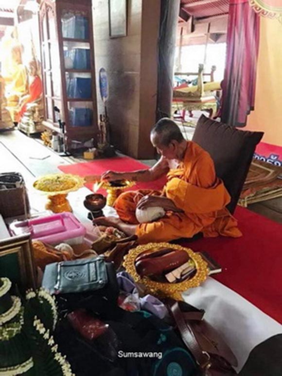 พระกริ่ง รุ่นชินบัญชร ๘ รอบ เนื้อสันวโลหะ หลวงพ่อพัฒน์ วัดห้วยด้วน ปี ๒๕๖๑ # ๔๗๑