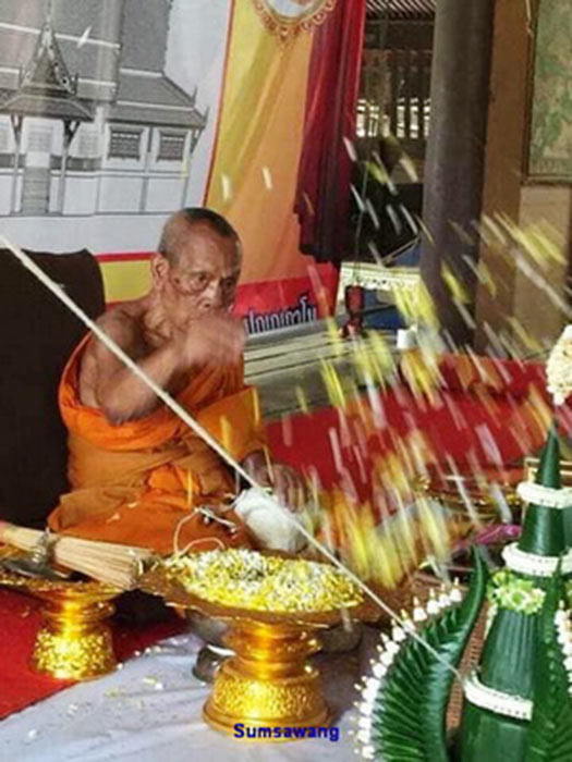 พระกริ่ง รุ่นชินบัญชร ๘ รอบ เนื้อนวโลหะ ก้นเงิน หลวงพ่อพัฒน์ วัดห้วยด้วน ปี ๒๕๖๑ # ๒๒๔