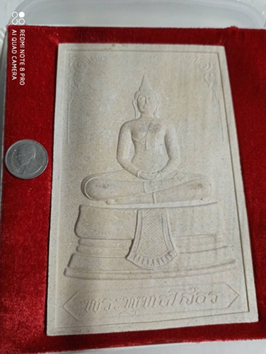 พระผงขนาดบูชา หลวงพ่อพระพุทธโสธร เสาร์ 5 ขนาดจัมโบ้ ขนาดประมาณ 4 X 6 นิ้ว มีตราวัดด้านหลัง รุ่นแรกแล