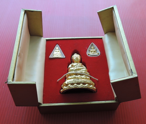 พระกริ่งโชคมงคล+พระแก้วมรกต หลัง ภปร.ปี30+พระไพรีพินาศ รุ่น สก 5 รอบ ปี35 วัดบวรนิเวศวิหาร ครบชุด