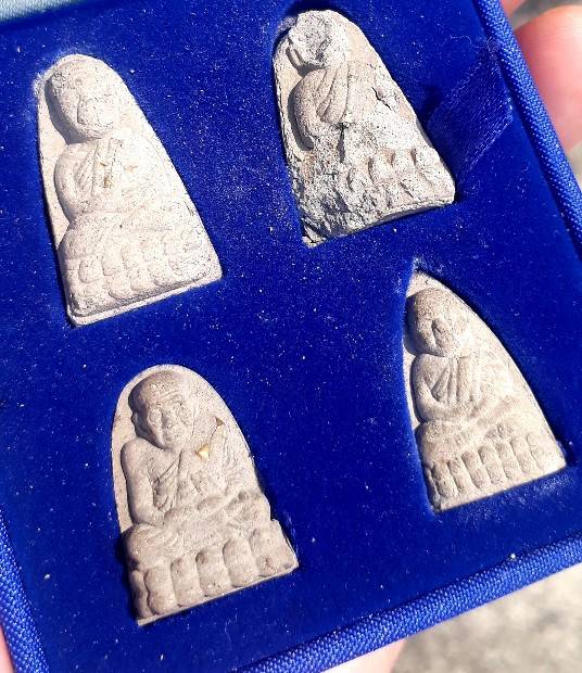 ชุดหลวงปู่ทวด ภปร. เนื้อว่าน รุ่น"รัตนรังศรี"-อาจารย์นองปลุกเสกปี41