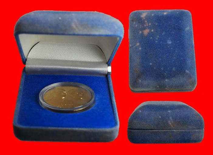 เหรียญพระราชทาน แจกเฉพาะข้าราชการที่เข้าเฝ้าเท่านั้น พร้อมกล่องเดิม