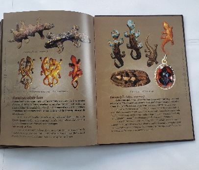 หนังสือ เปิดตำนานเครื่องรางของขลัง โดย คุณ ศุภชัย เรืองสรรงามสิริ ( ตี๋เหล้า )