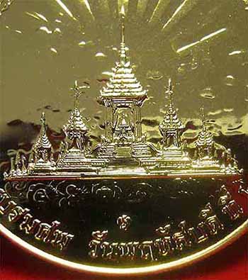 เหรียญในหลวงรัชกาลที่ ๙ เนื้อทองคำหนัก ๒๐ กรัม กล่องนอก กล่องใน ตลับ การ์ดครบ+บัตรรับรองพระแท้*276