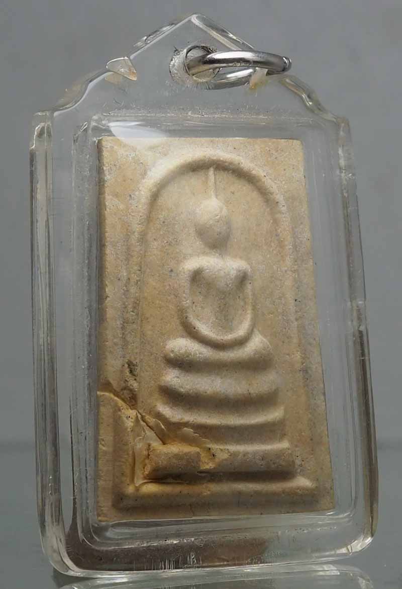 สมเด็จวัดกุฏโง้ง หลวงปู่ทิมปลุกเศกพระมีแตกหัก ร้าวรานและซ่อมมาตามภาพครับท่าน
