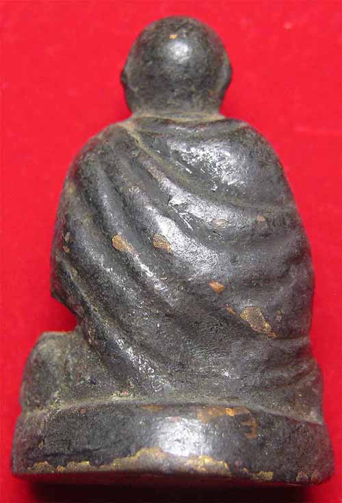 ชุด 3 องค์ ราคาสุดพิเศษ รูปหล่อโบราณสมเด็จโตปี 95 จำนวน 2 องค์+บาตรน้ำมนต์หล่อโบราณปี 22 อีก 1 องค์*