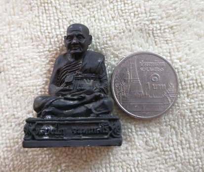รูปเหมือนหลวงปู่ภู วัดอินทรวิหาร หน้าตัก ๐.๘ นิ้ว สูง ๑.๔ นิ้ว 