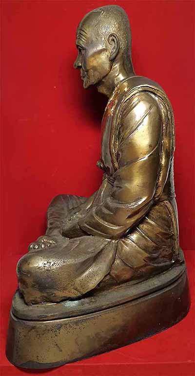 พระบูชาหลวงปู่คำพัน ๙ นิ้ว พ.ศ.๒๕๓๕ วัดธาตุมหาชัย นครพนม ตอกโค๊ต+หมายเลขครบสูตร ใต้ฐานบรรจุผ้าจีวร*1