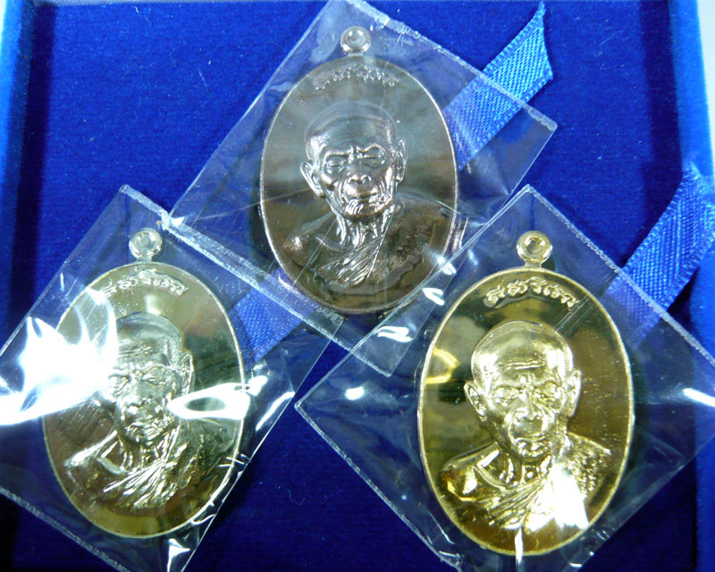ชุดกรรมการ เหรียญหลวงปู่ทิม รุ่นบารมีอิสริโก