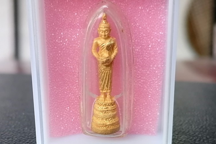 หลวงพ่อเงินไหลมาเทมา วัดศาลพันท้ายนรสิงห์​ เนื้อทองคำ
