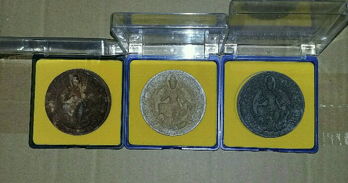 พระเทวราชโพธิสัตว์ จตุคามรามเทพ รุ่น เสวยสุข (3 องค์ 3 สี) (250)