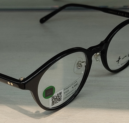 แว่นสายตายาว owndays ของแท้ ใหม่เอี่ยม ตัวหรู made in JAPAN ราคา 4,990 บาท รุ่นระดับบน สภาพสวย