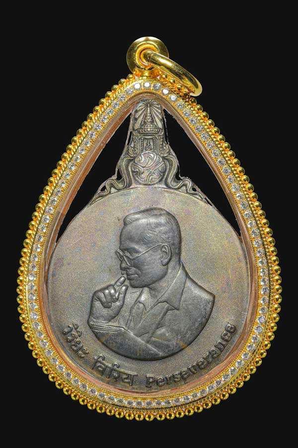 ชุดจักรพรรดิ์พระมหาชนกทองคำพิมพ์ใหญ่ฝังเพชรแท้+บัตรรับรองพระแท้/ใบเซอร์/อุปกรณ์ครบ*80