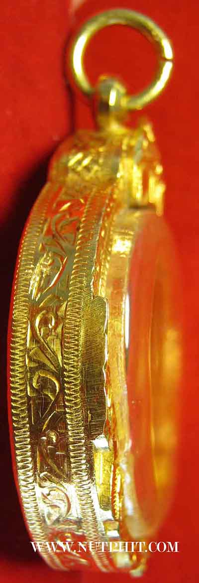 เหรียญเสด็จพ่อรัชกาลที่ ๕ เนื้อทองคำแท้ (๒๒.๒ กรัม) หลัง จปร.สูงค่ามากครับ+เลี่ยมทองแบบตลับ%สูง*291