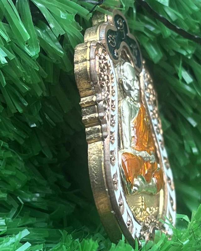 หลวงพ่อพัฒน์ ปุญฺญกาโม วัดห้วยด้วน จ.นครสวรรค์ ชุด 3 เหรียญ เบาๆต้อนรับปีใหม่