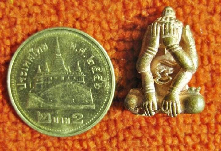 พระปิดตา หัวจรวด เสาร์ 5 เนื้อทองแดงผิวไฟ หลวงพ่อคูณ วัดบ้านไร่ปี2557 ตอก ด.2 ตัว ครับ ไม่มีกล่องนะ