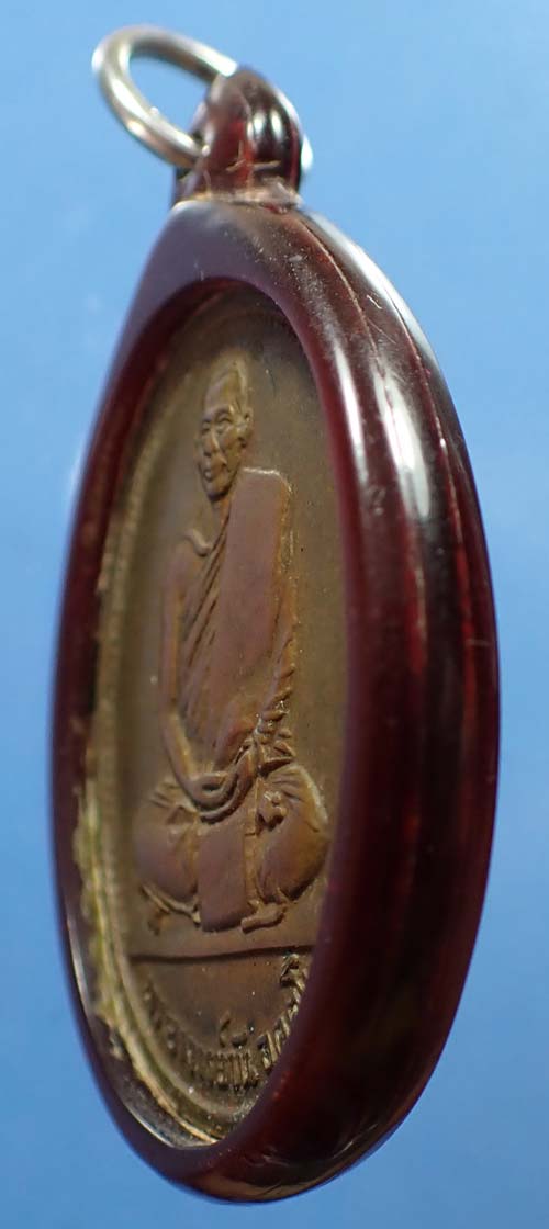 เหรียญรุ่นแรก อาจารย์วัน อุตฺโม วัดถ้ำอภัยดำรงธรรม สกลนคร ปี ๒๕๑๔+บัตรรับรองพระแท้*166