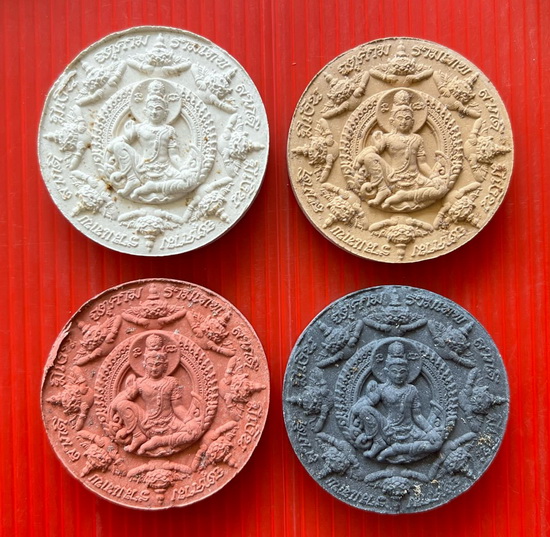 พิเศษ เคาะเดียว 12 องค์ ปัดหน้าทองและหน้าเงิน ฝังตะกรุด และฝังโค๊ดโลหะทุกองค์ รุ่นลาภดี มีเงิน